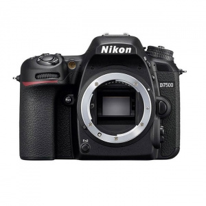 Зеркальный фотоаппарат Nikon D7500 BODY. - фото