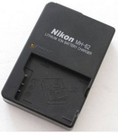 Зарядное устройство Nikon MH-62 для АКБ EN-EL8. - фото